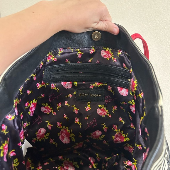 Betsey Johnson New York Black & White Striped Tote With Red Handles & Bow Accent - Picture 4 of 11